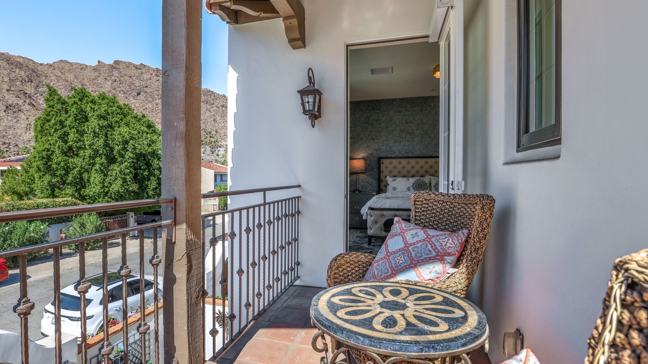 Photo of Patio Balcony in Historic Tennis Club