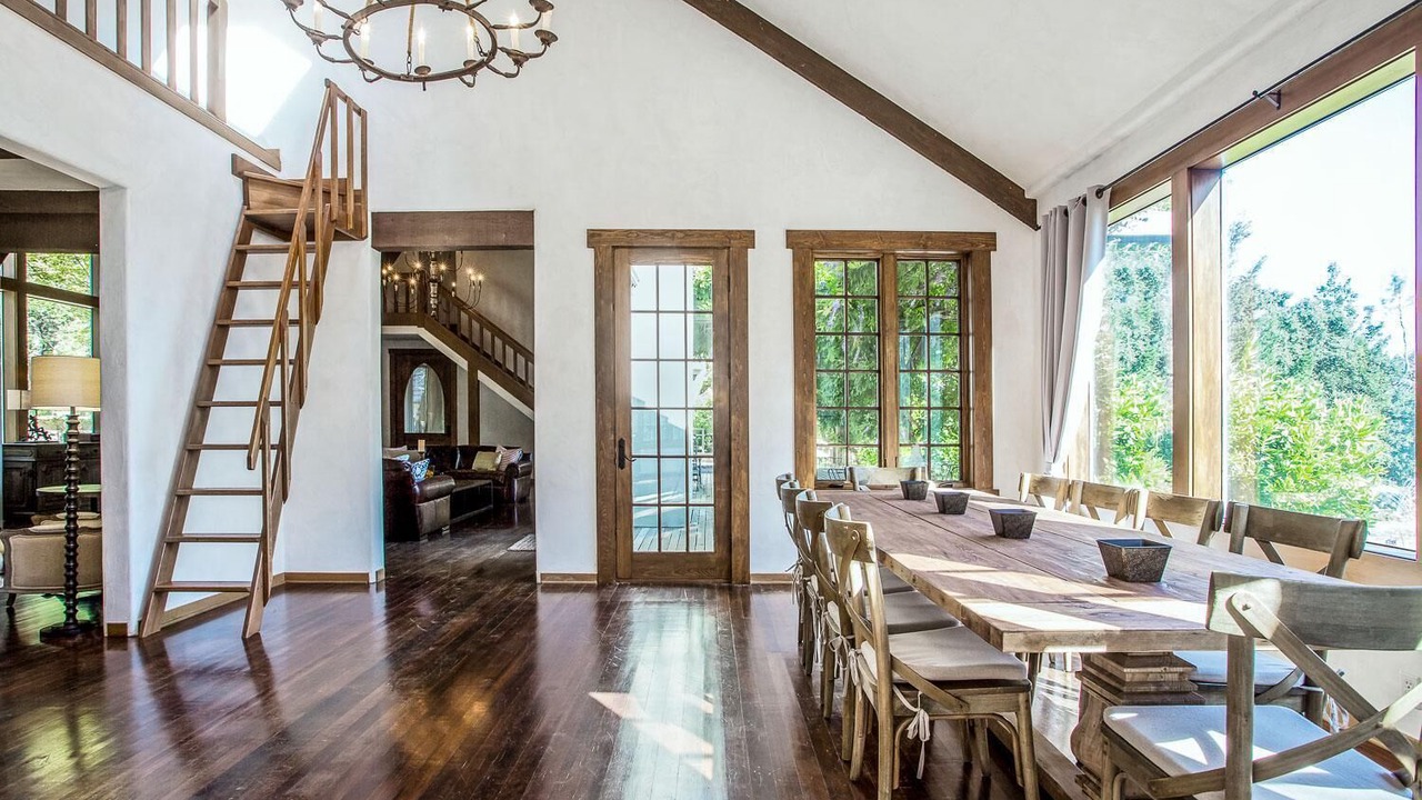 Photo of Livingroom in Angwin