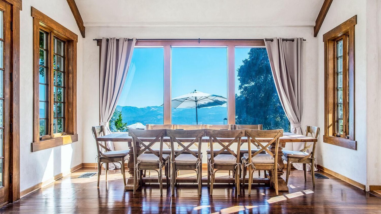 Photo of Livingroom in Angwin