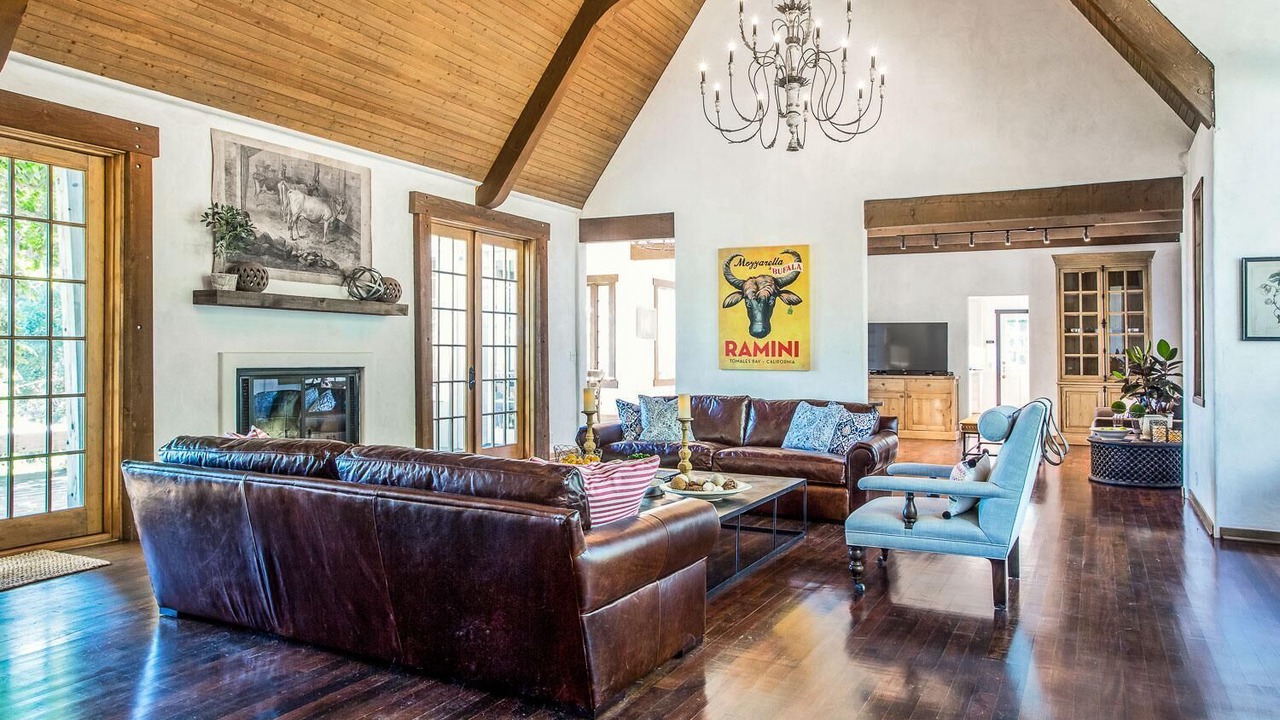 Photo of Livingroom in Angwin