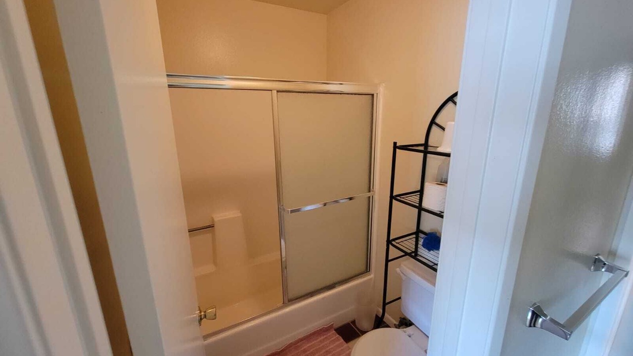 Photo of Bathroom in Lamanda Park