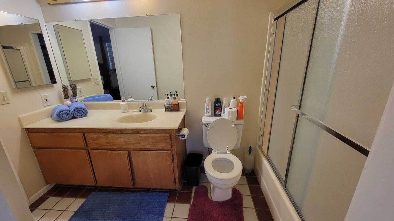 Photo of Bathroom in Lamanda Park