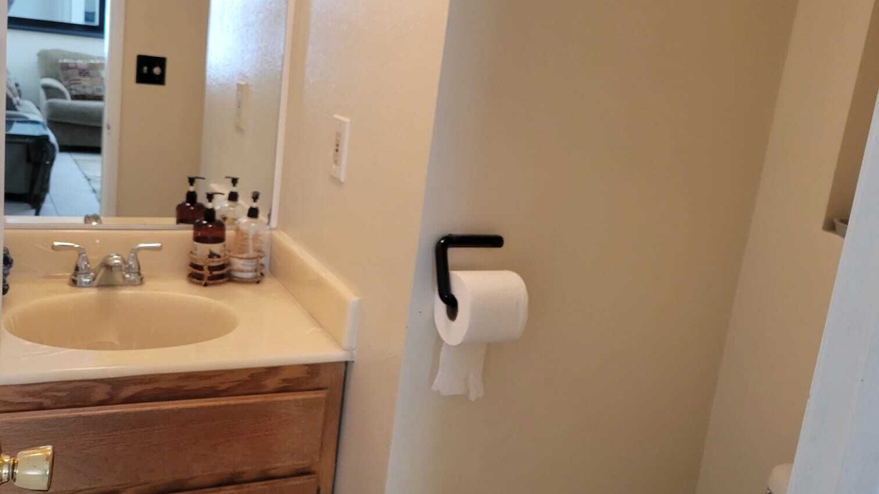 Photo of Bathroom in Lamanda Park