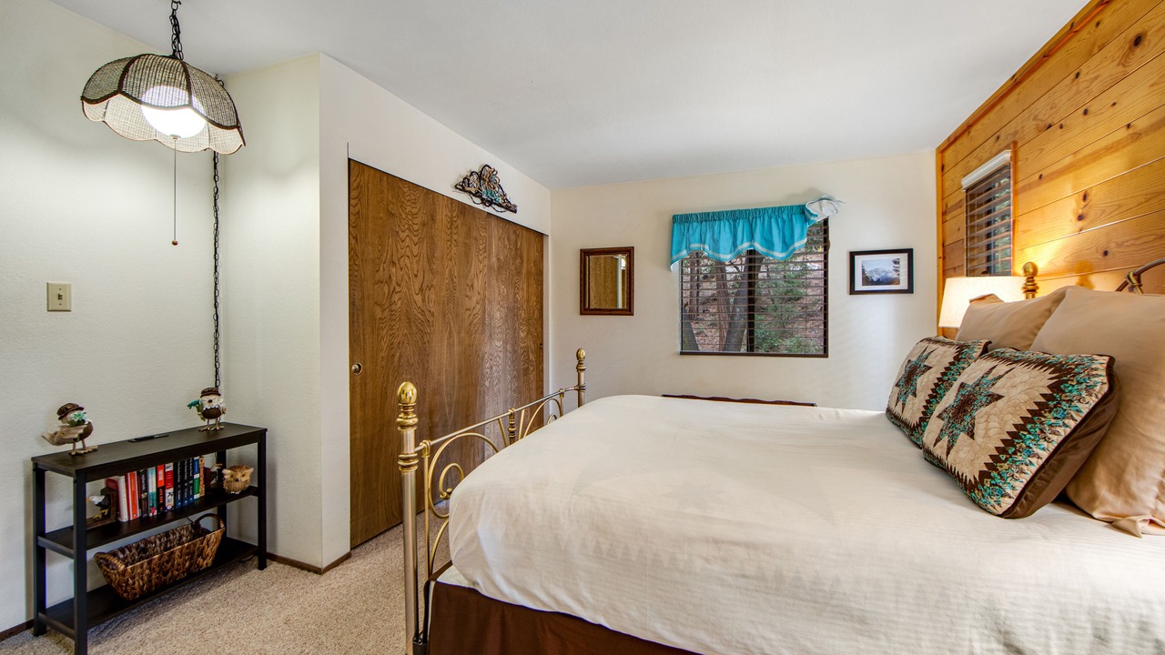 Photo of Bedroom in Idyllwild