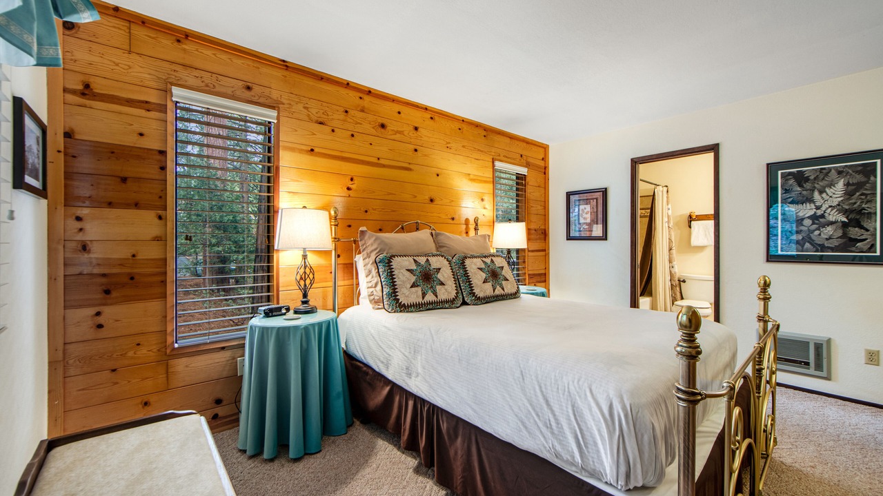 Photo of Bedroom in Idyllwild