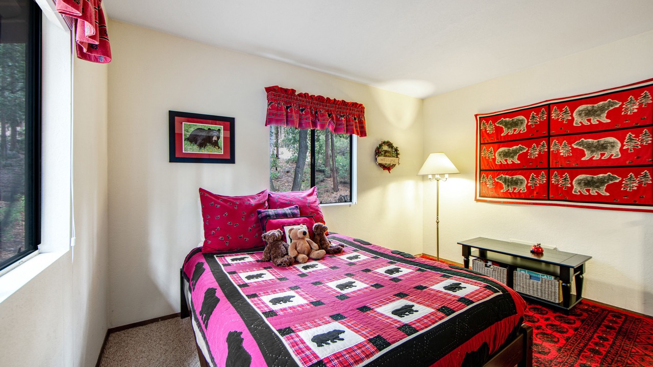 Photo of Bedroom in Idyllwild