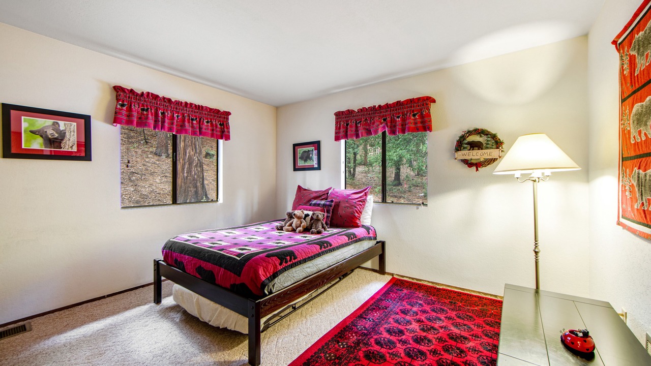 Photo of Bedroom in Idyllwild