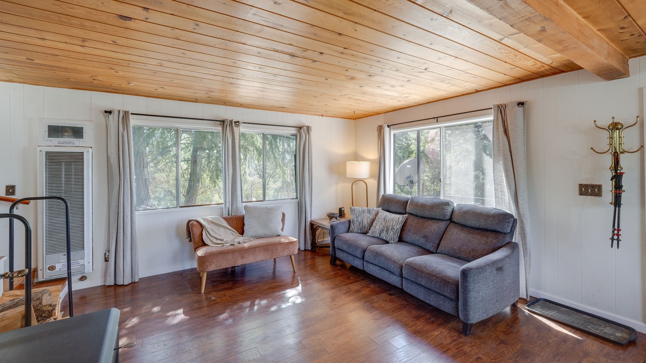 Photo of Livingroom in Posey