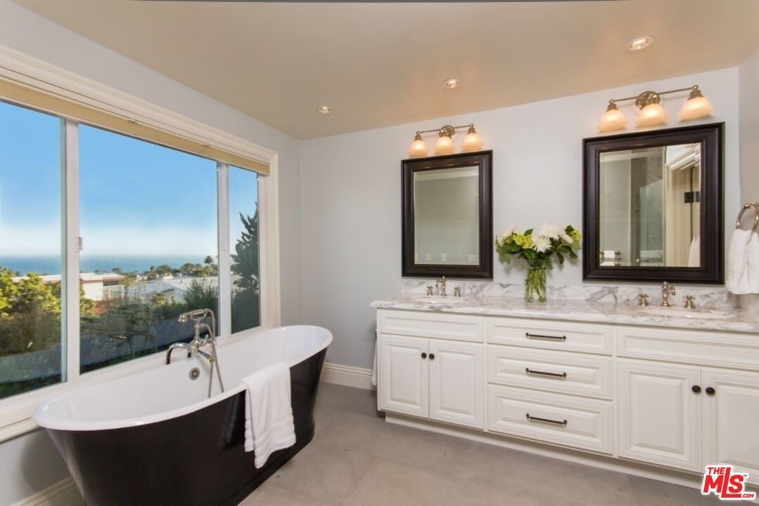 Photo of Bathroom in Pacific Palisades