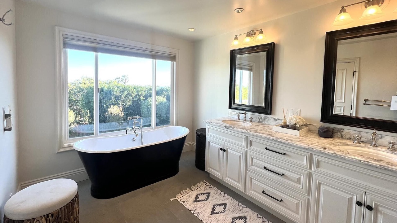 Photo of Bathroom in Pacific Palisades
