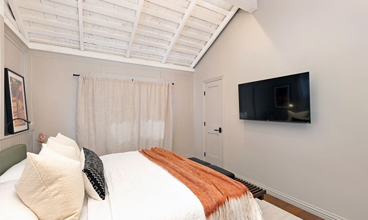 Photo of Bedroom in Village of La Jolla