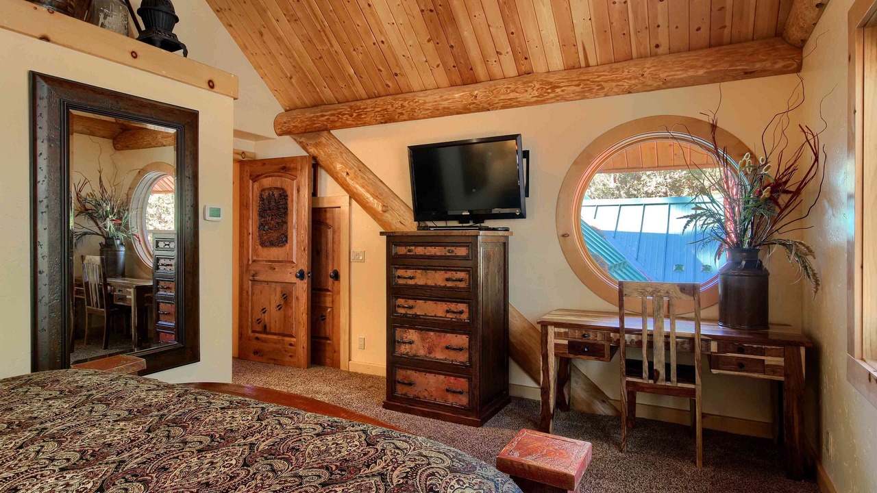 Photo of Bedroom in North Wawona