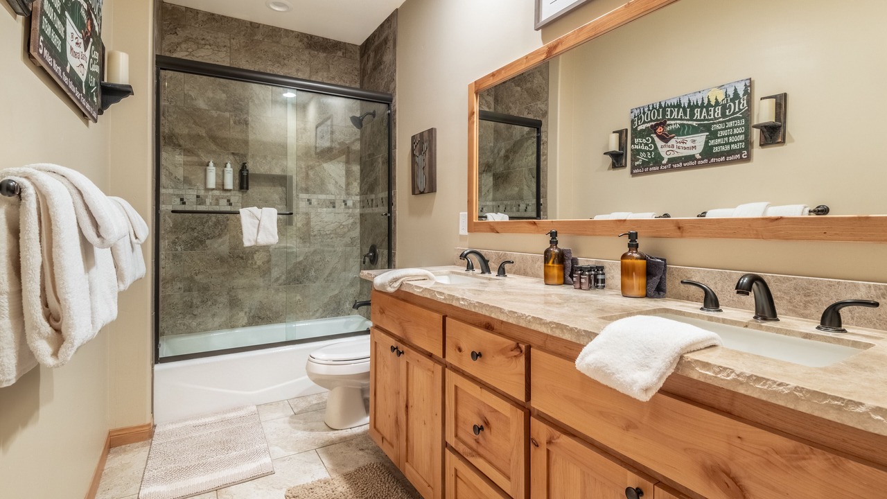 Photo of Bathroom in Summit Estates