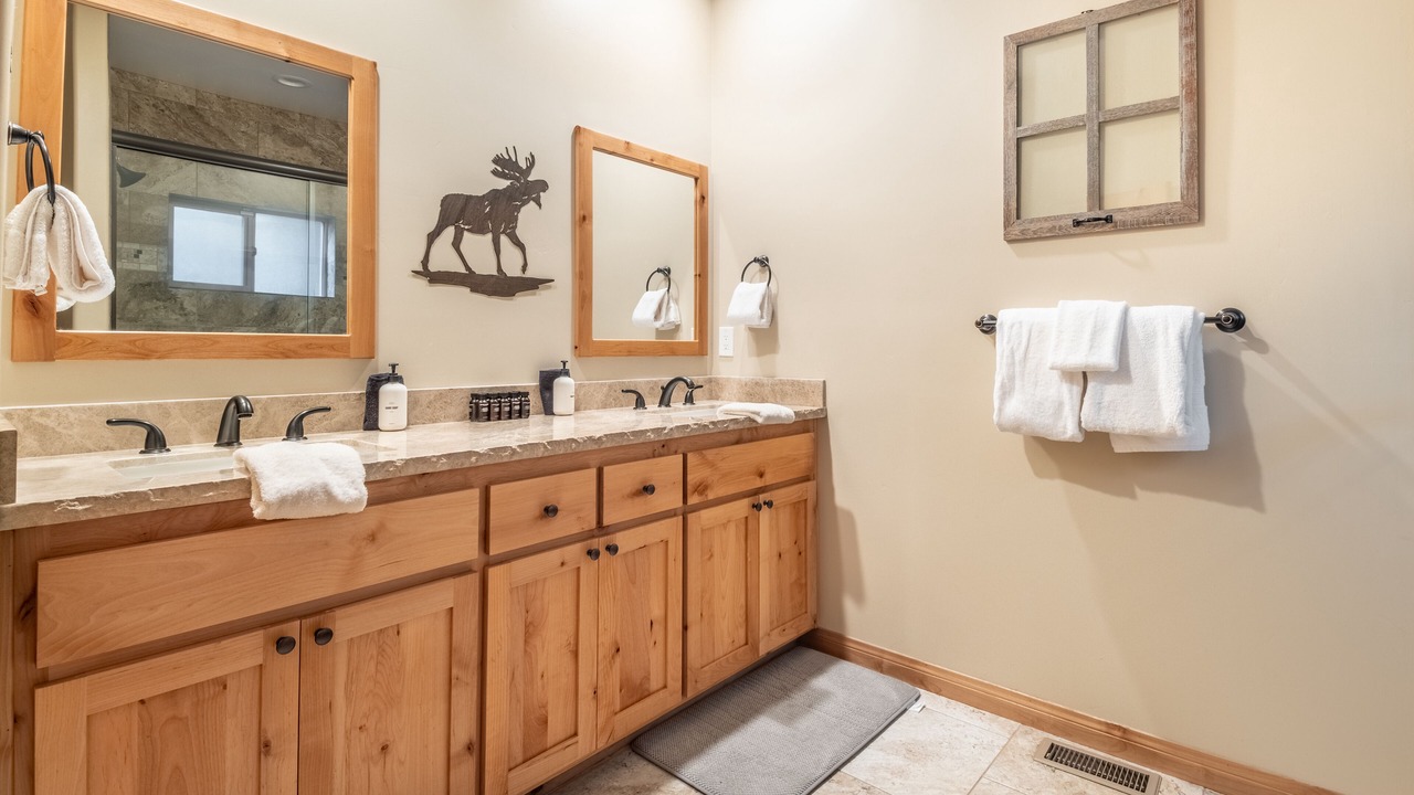 Photo of Bathroom in Summit Estates