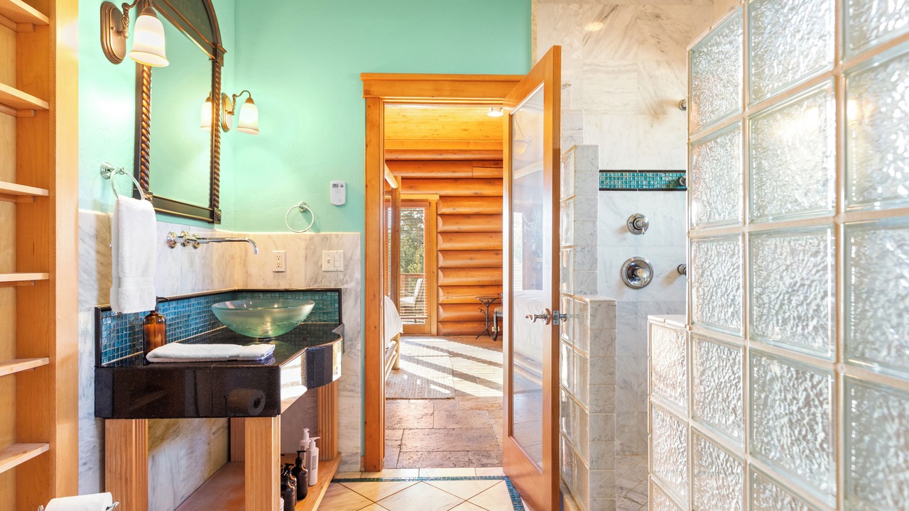 Photo of Bathroom in Castle Glen Estates