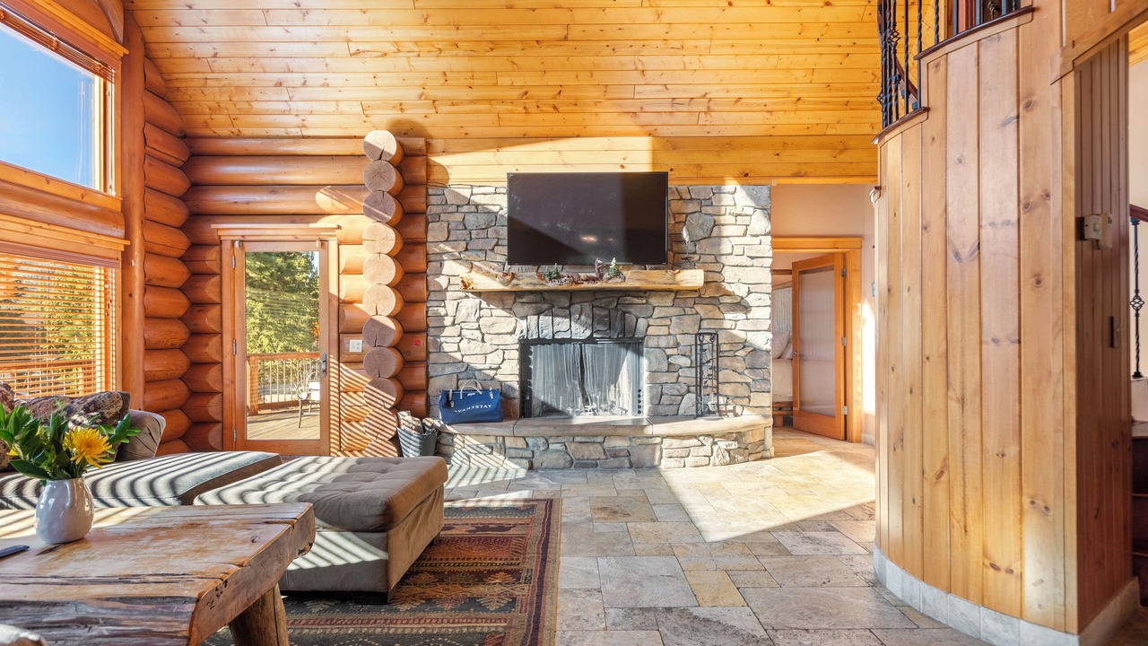 Photo of Livingroom in Castle Glen Estates