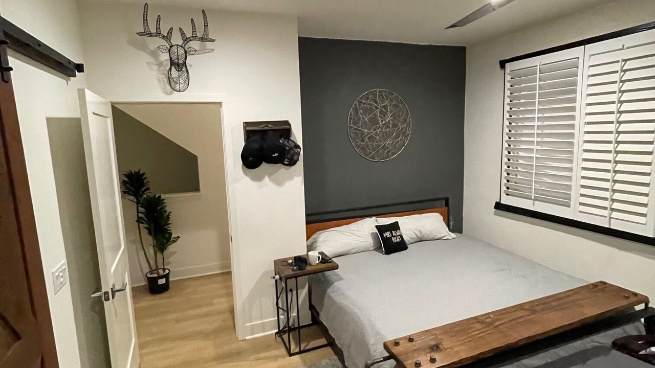Photo of Bedroom in Platinum Triangle