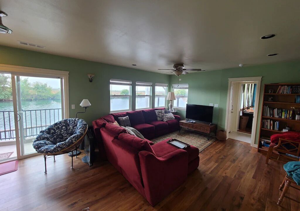 Photo of Livingroom in Isleton