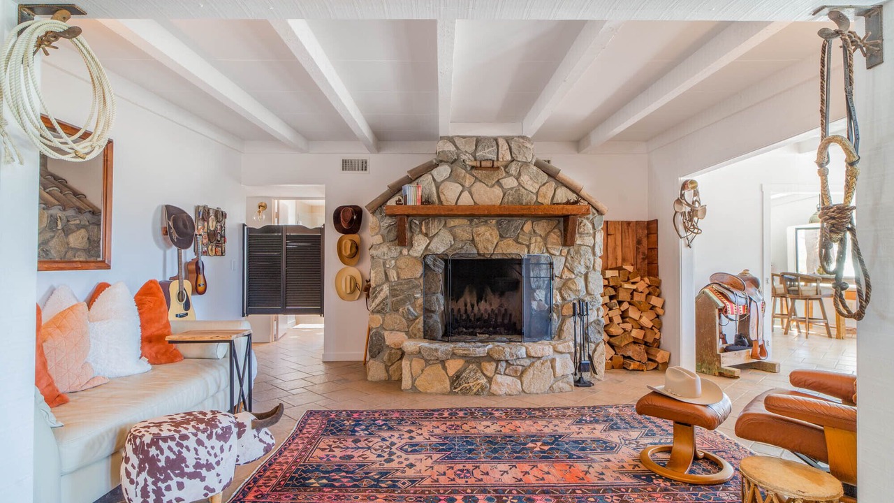 Photo of Livingroom in Morongo Valley