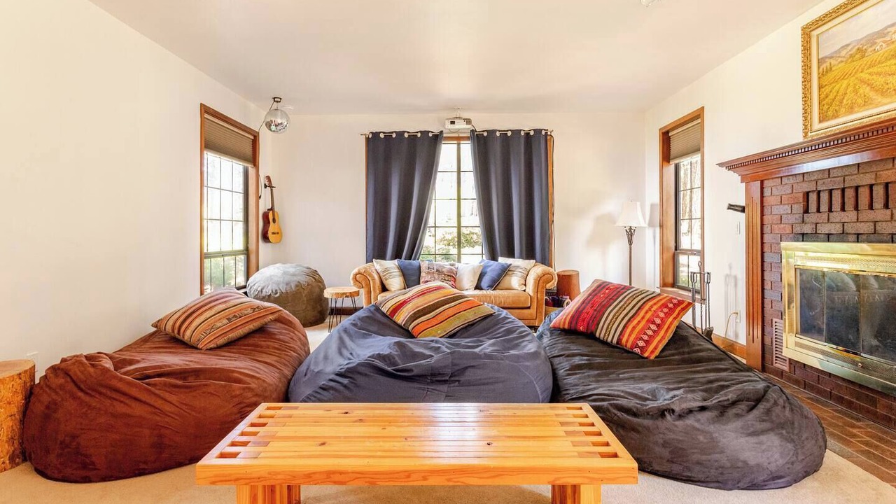 Photo of Livingroom in Angwin