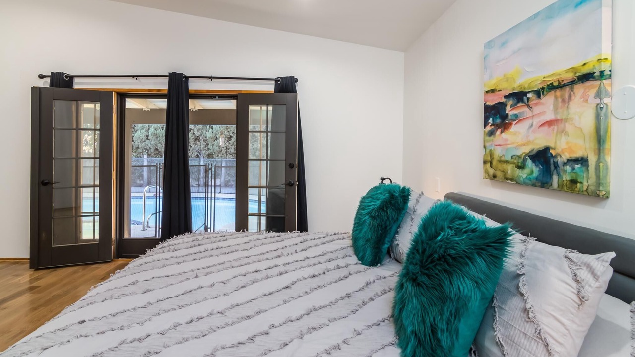 Photo of Bedroom in Valley Glen