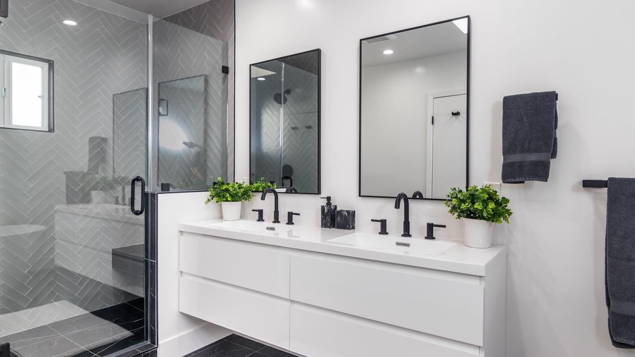 Photo of Bathroom in Valley Glen
