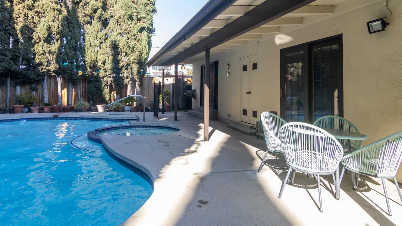 Photo of Outdoor in Valley Glen