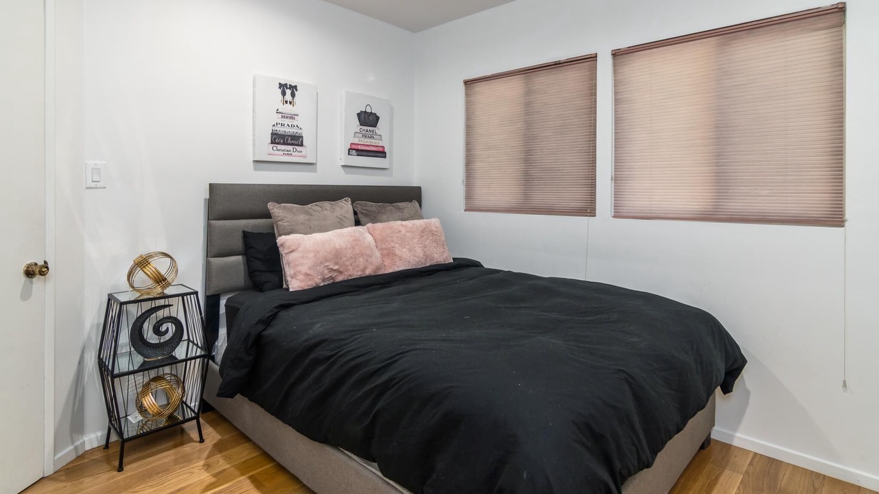 Photo of Bedroom in Valley Glen