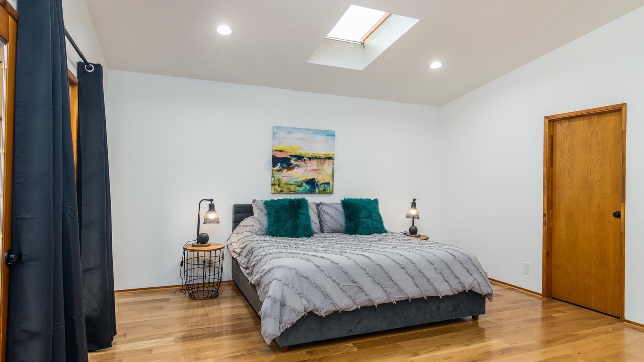 Photo of Bedroom in Valley Glen
