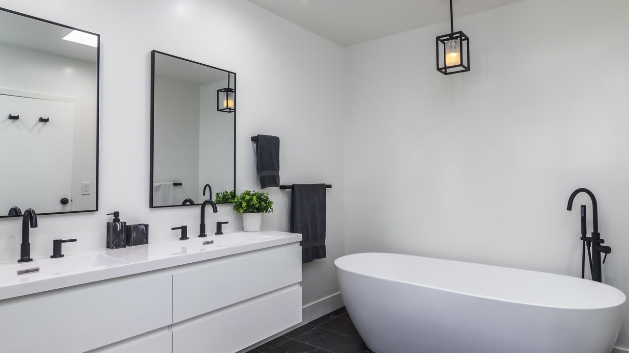 Photo of Bathroom in Valley Glen