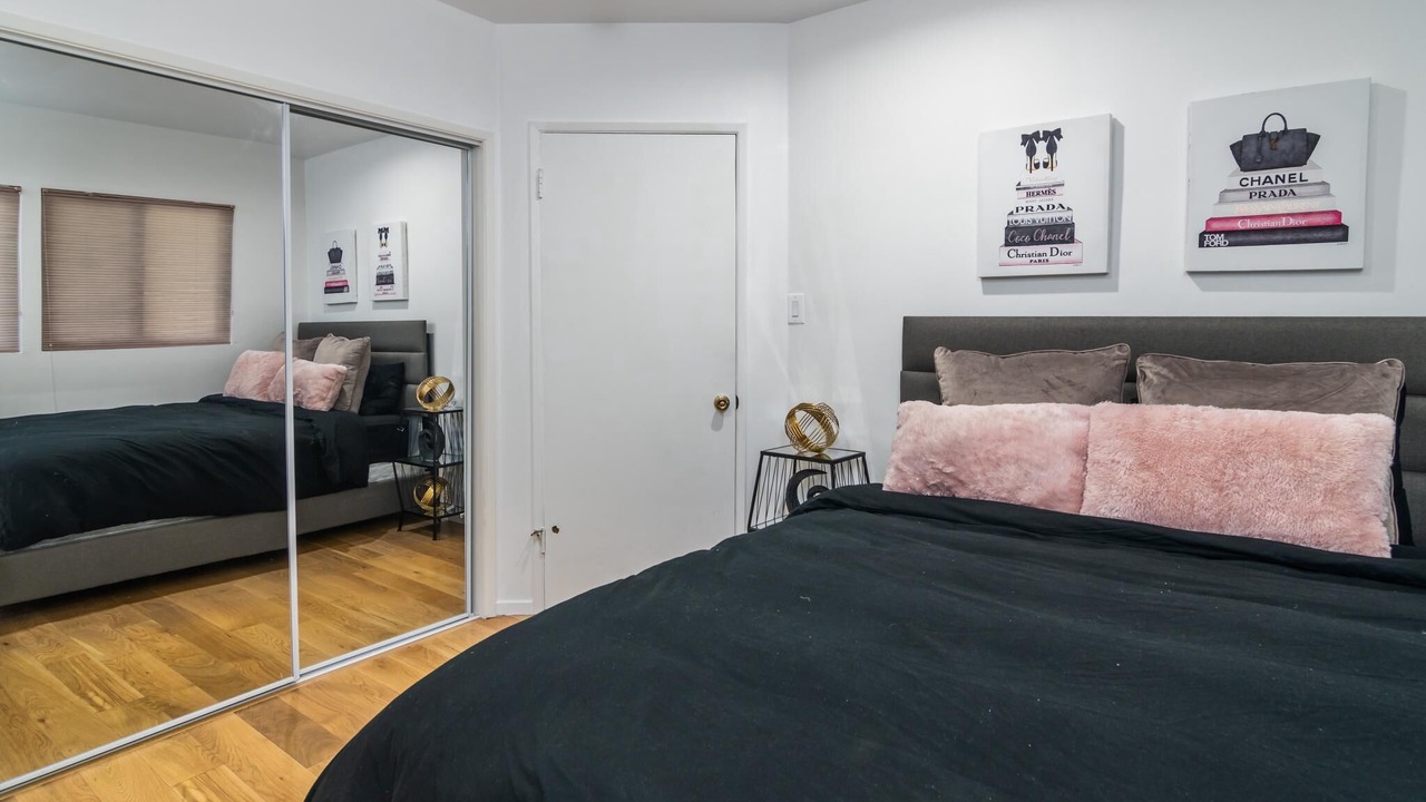 Photo of Bedroom in Valley Glen
