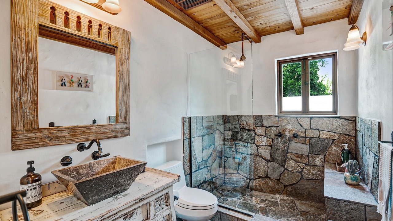 Photo of Bathroom in Magnesia Falls Cove
