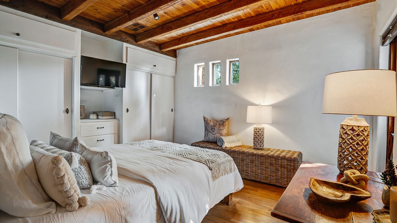 Photo of Bedroom in Magnesia Falls Cove