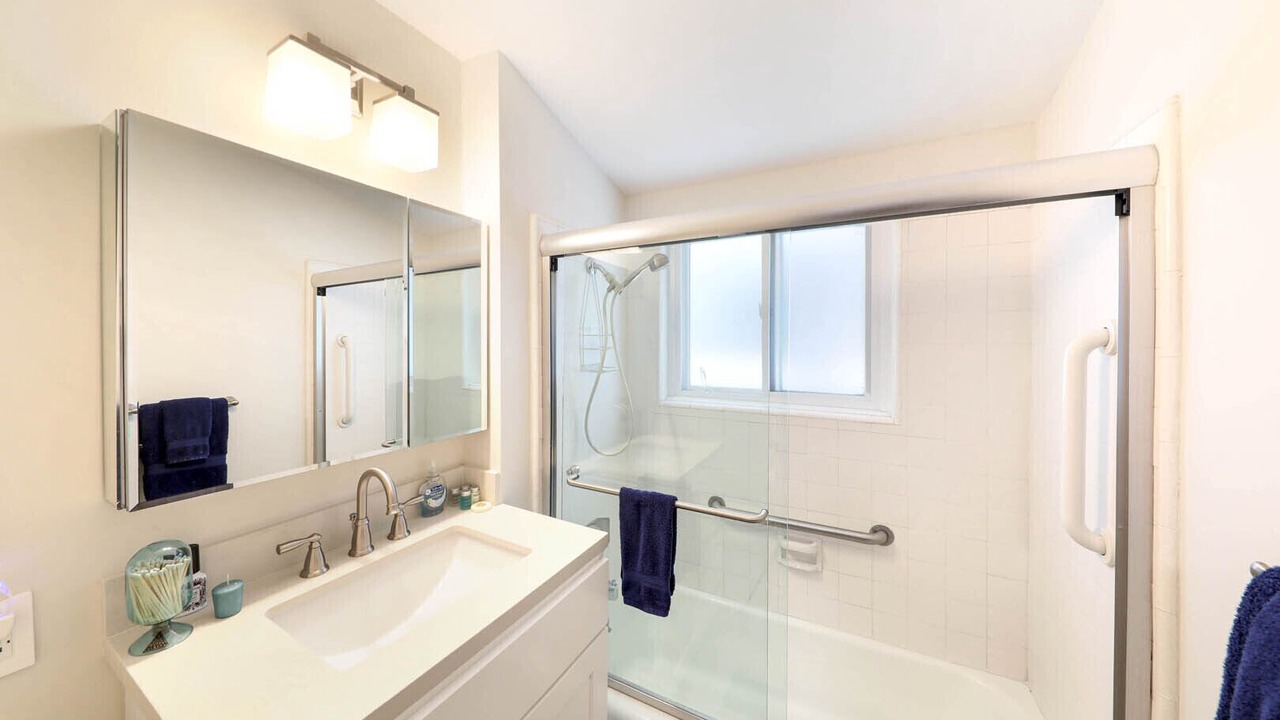 Photo of Bathroom in Corona del Mar