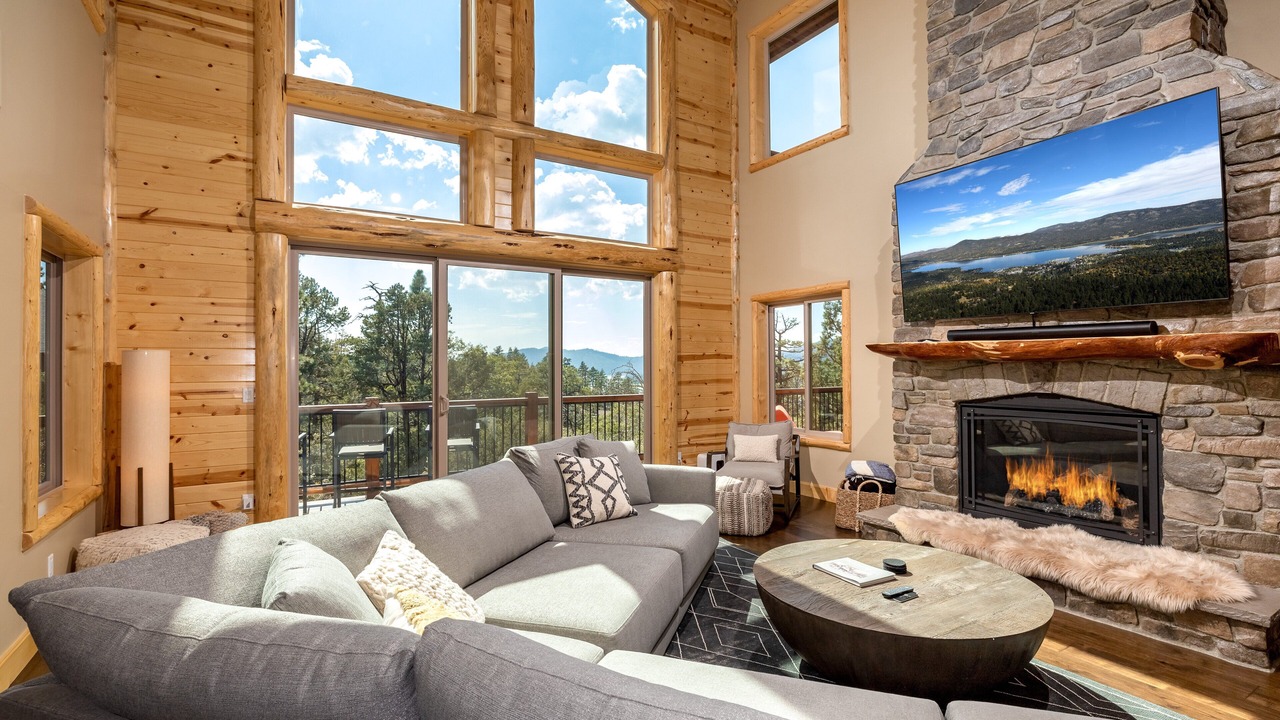 Photo of Livingroom in Castle Glen Estates