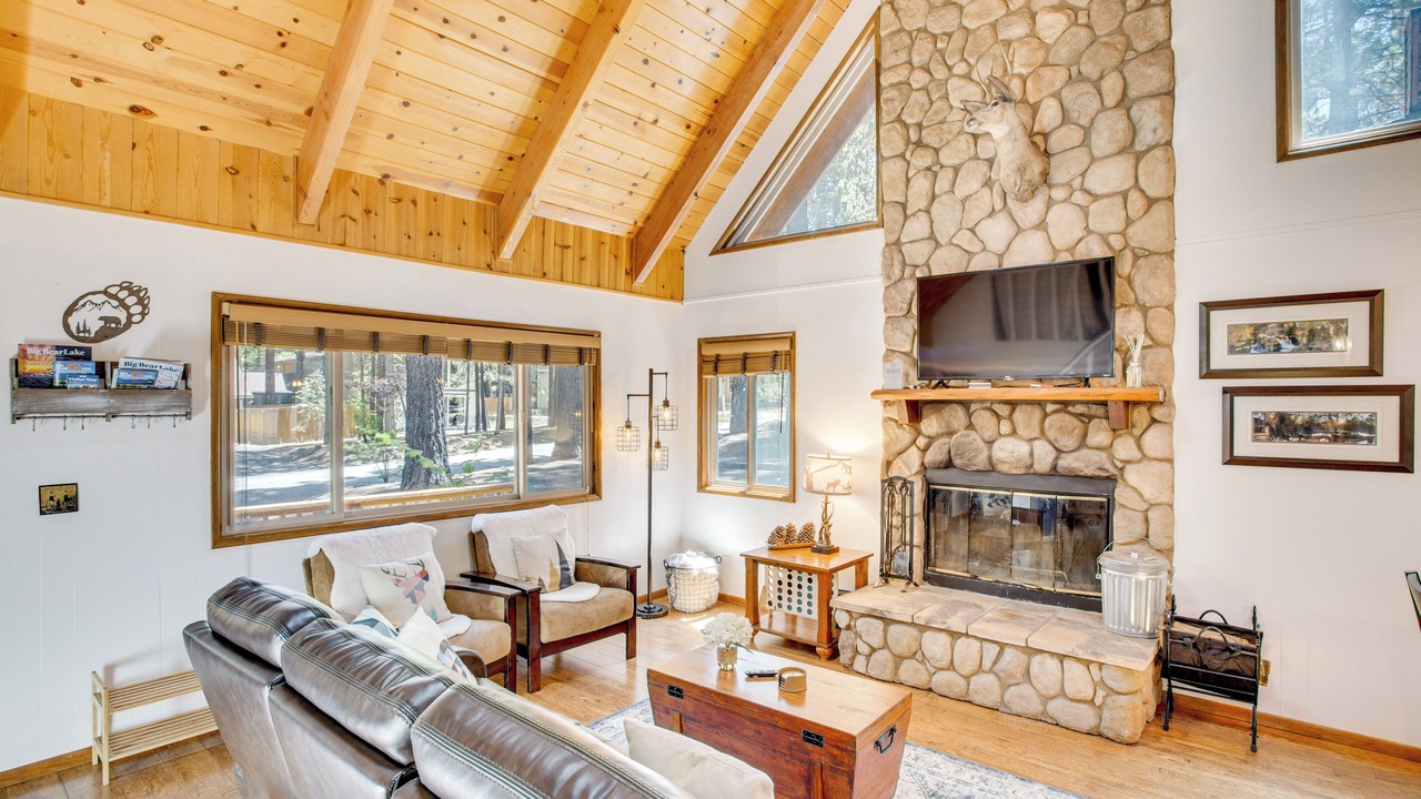 Photo of Livingroom in Summit Estates