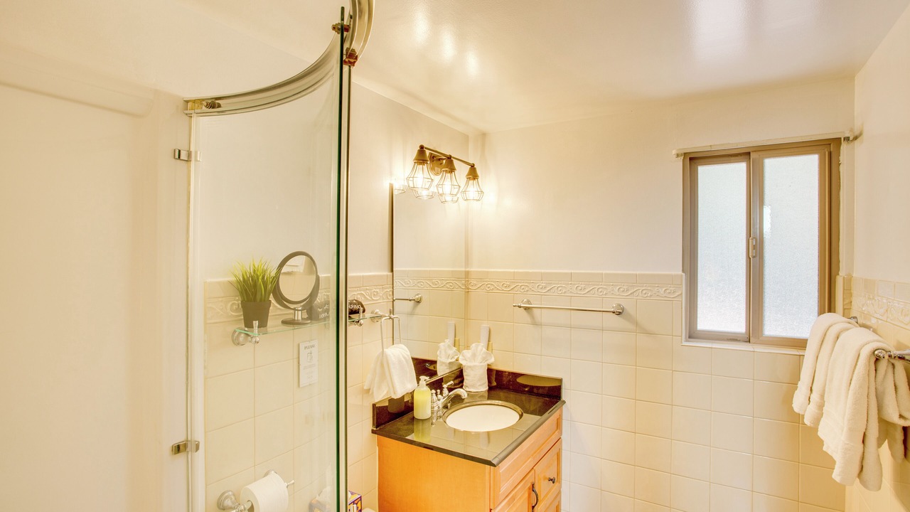 Photo of Bathroom in Summit Estates