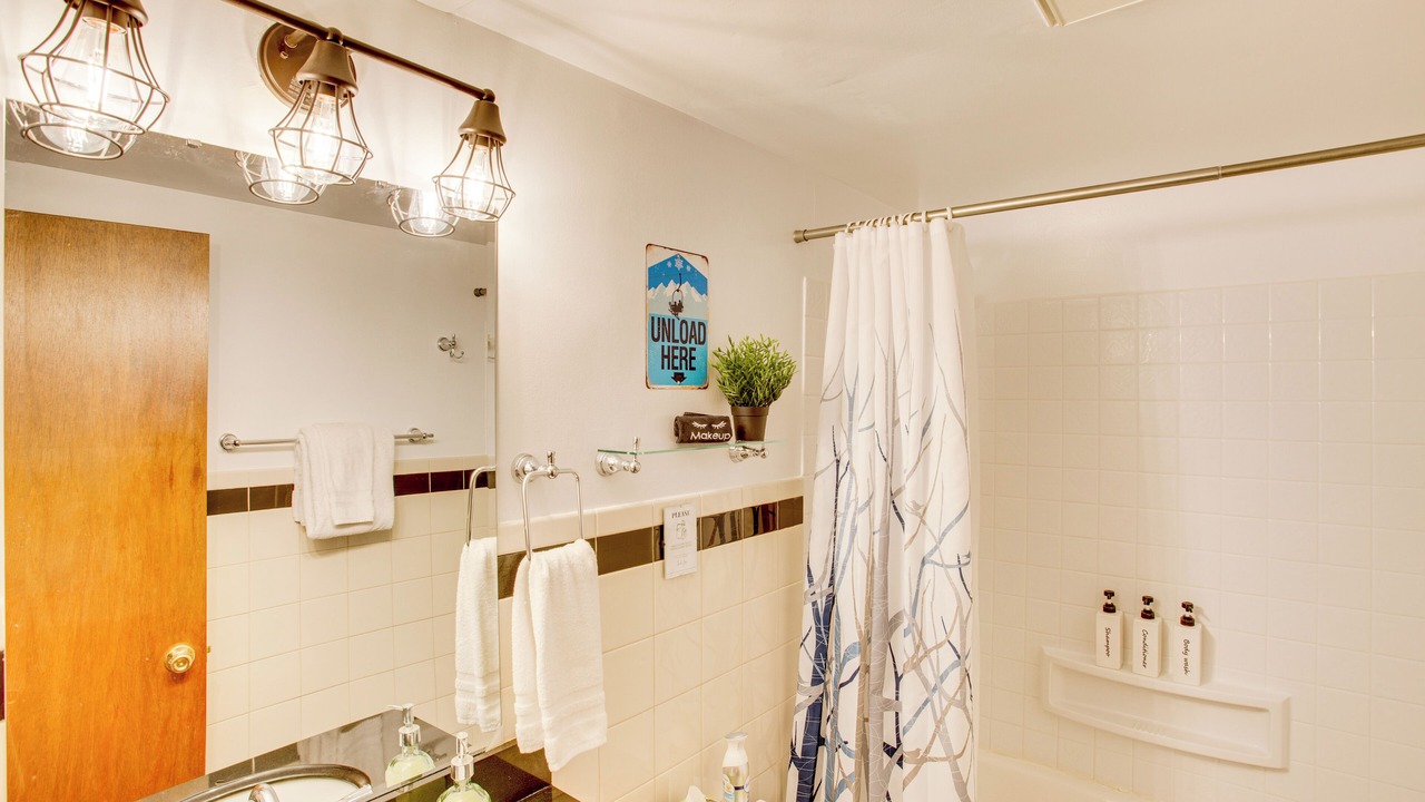 Photo of Bathroom in Summit Estates