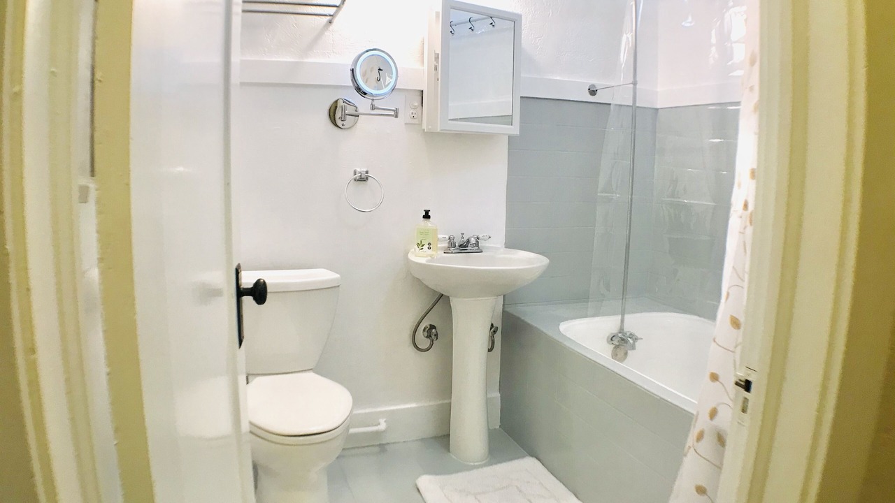 Photo of Bathroom in Oleander - Sunset