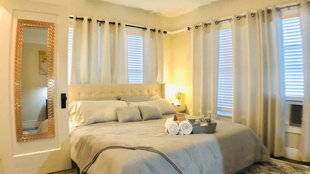 Photo of Bedroom in Oleander - Sunset