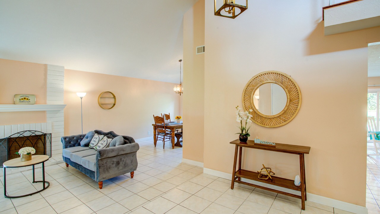 Photo of Livingroom in Montebello