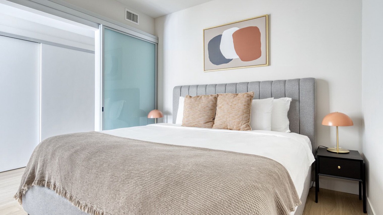 Photo of Bedroom in Downtown Oakland