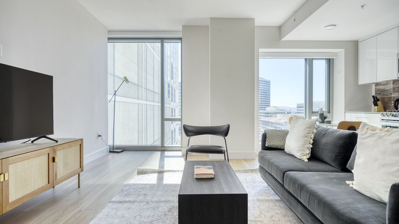 Photo of Livingroom in Downtown Oakland