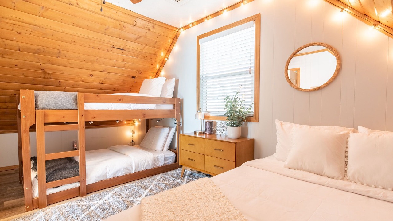 Photo of Bedroom in Running Springs