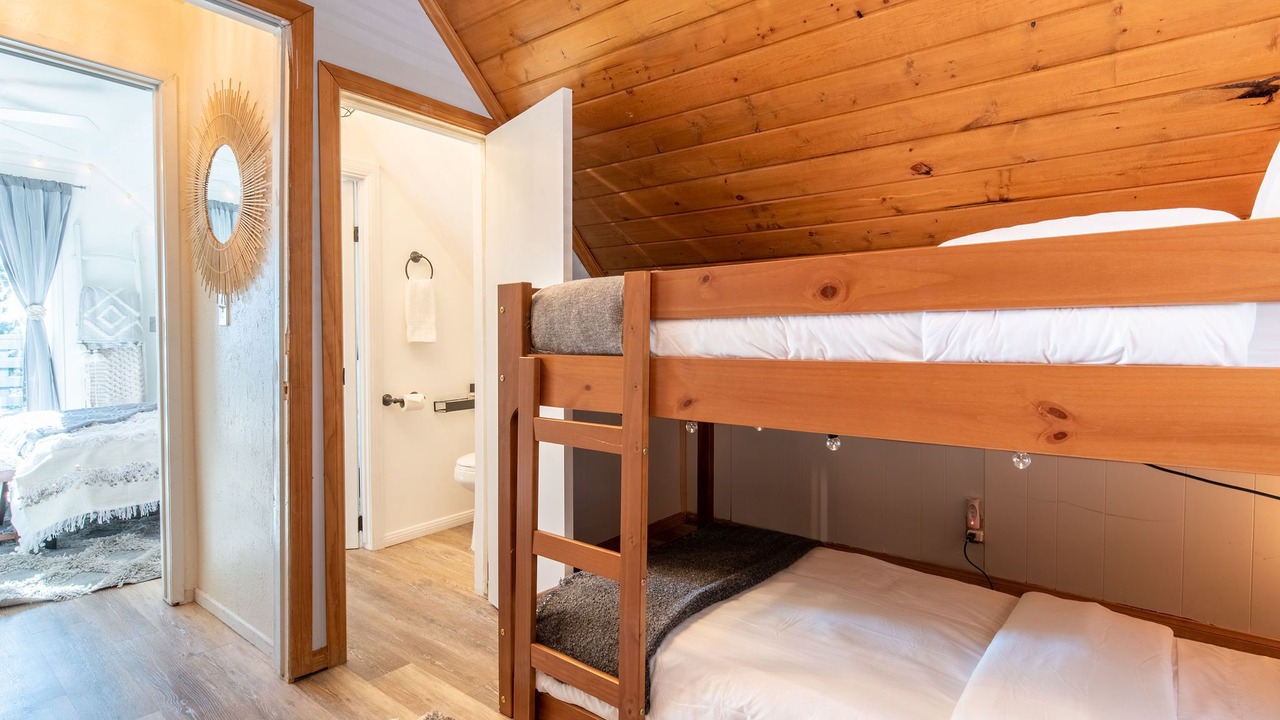 Photo of Bedroom in Running Springs