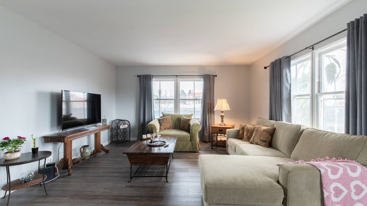Photo of Livingroom in Eastside