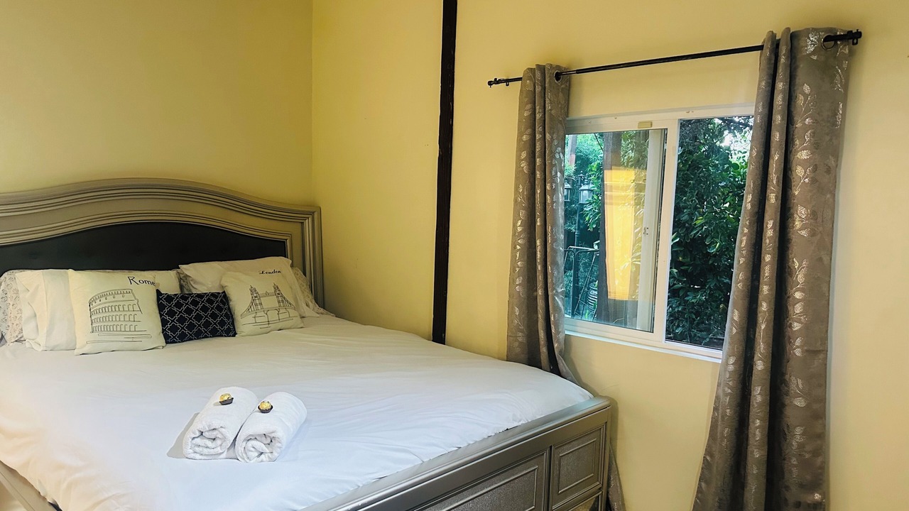 Photo of Bedroom in Woodland Hills