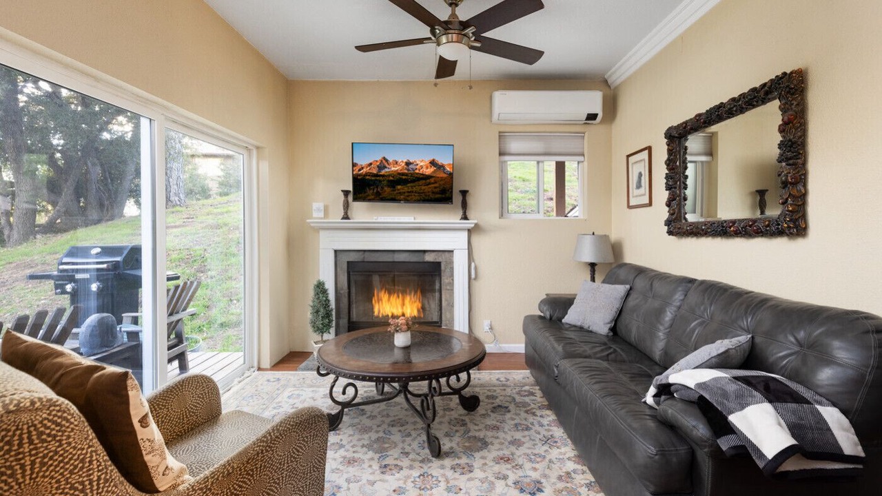 Photo of Livingroom in Crestline