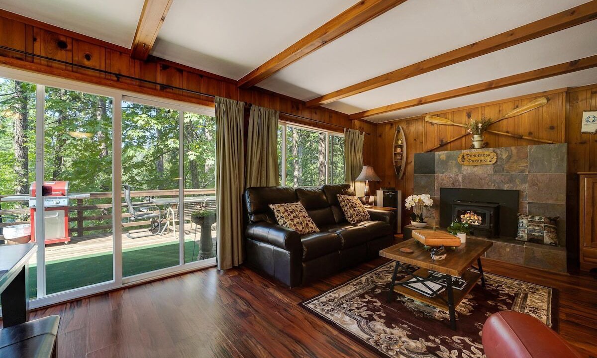 Photo of Livingroom in Twain Harte