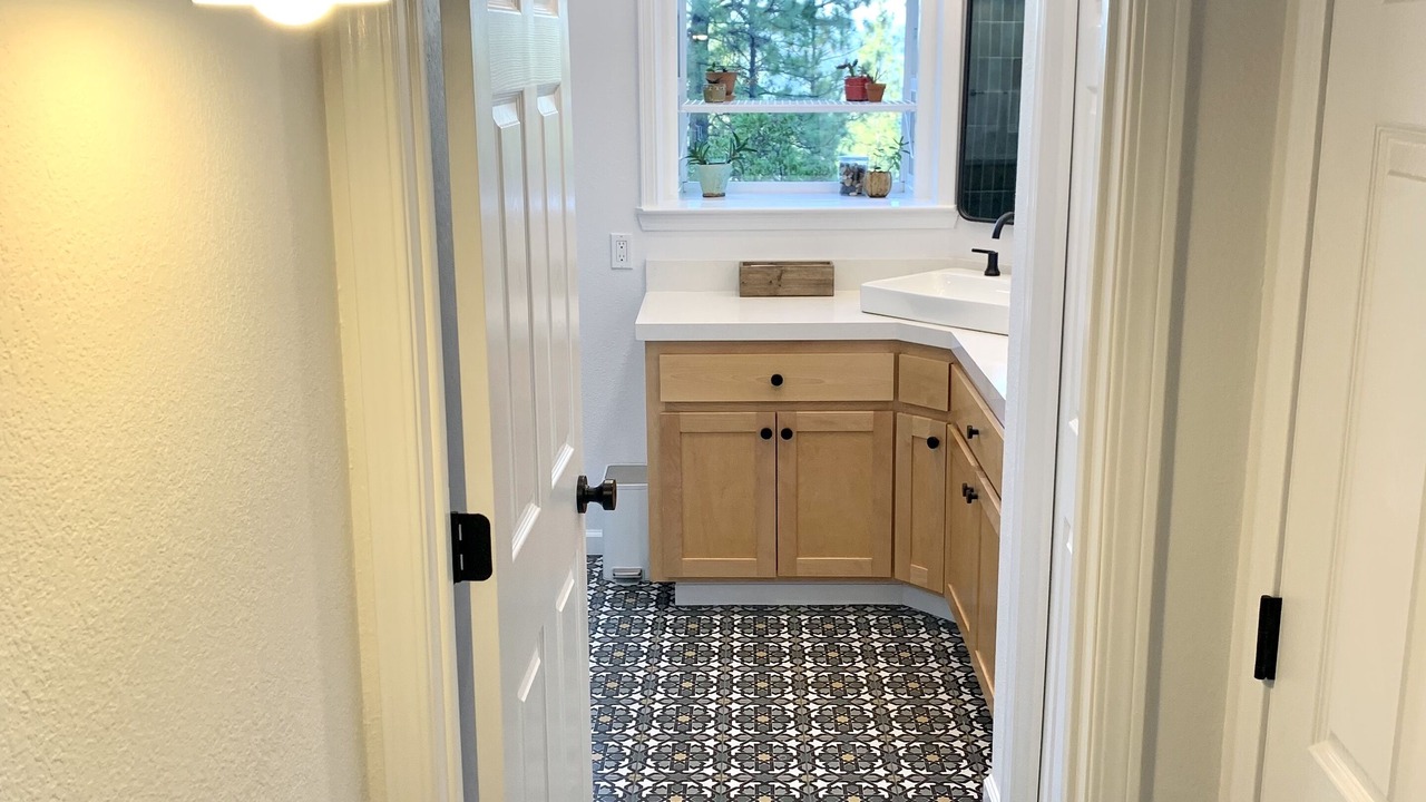 Photo of Bathroom in Groveland